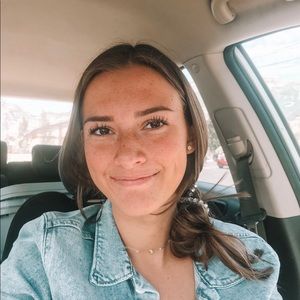 Meet your Posher, Chloe